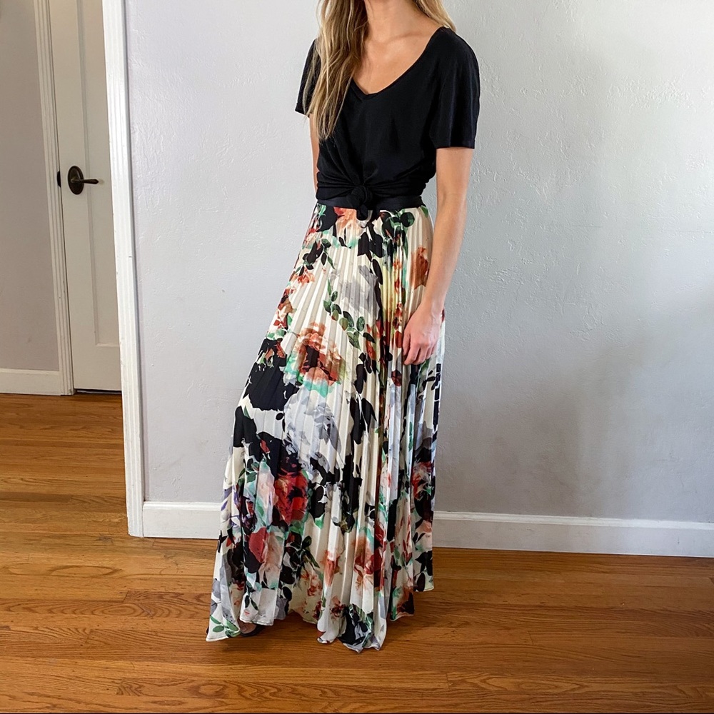 Pleated floral maxi skirt